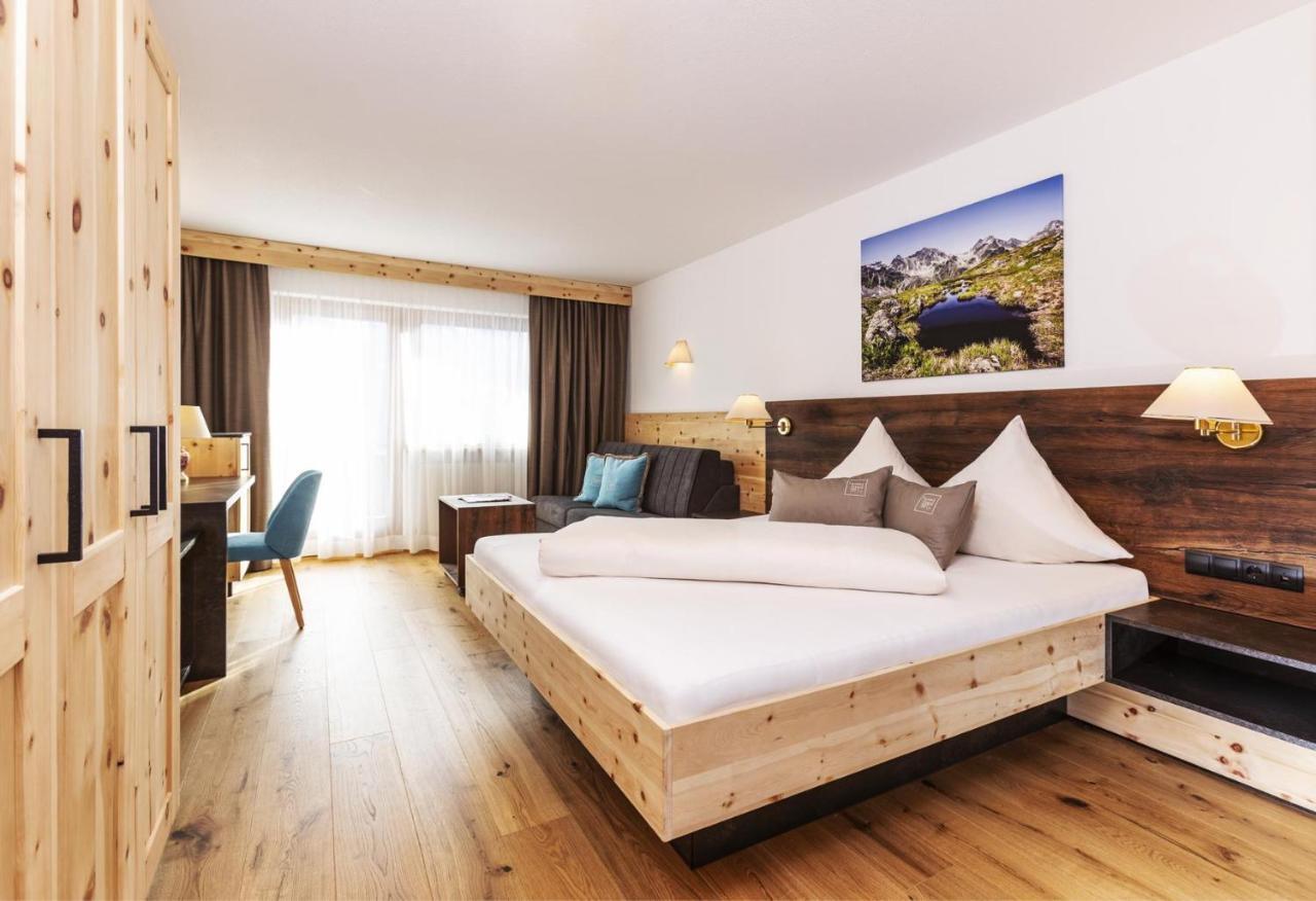 Hotel Garni Tirol 拉迪斯 外观 照片