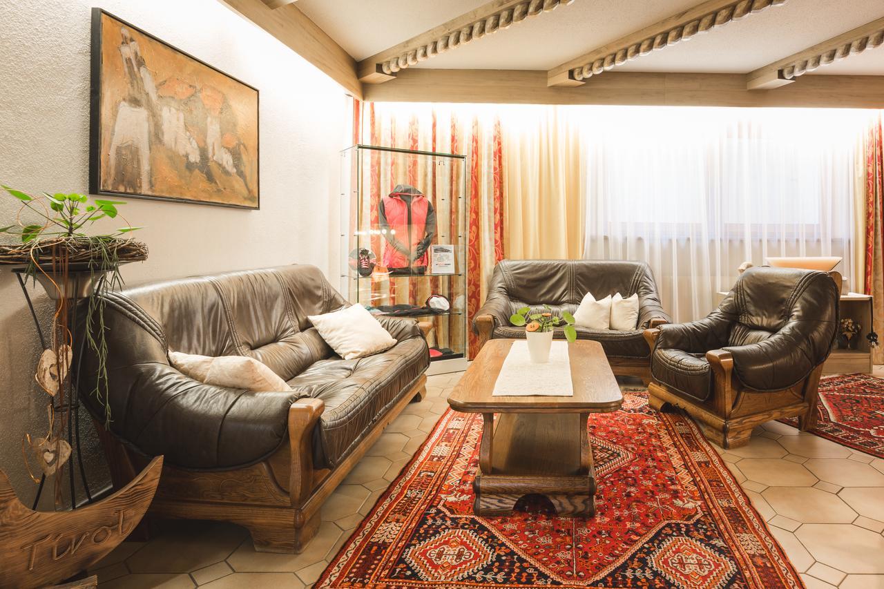 Hotel Garni Tirol 拉迪斯 外观 照片