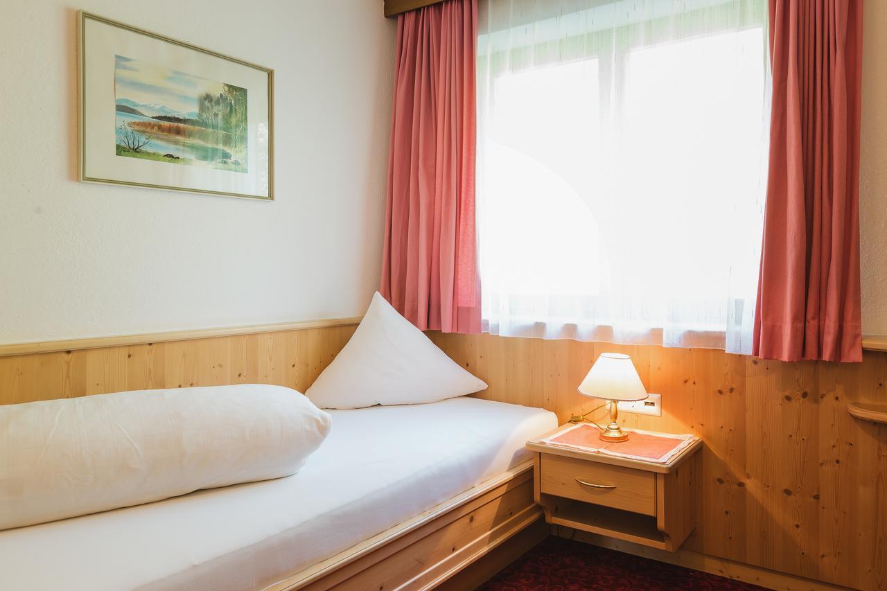 Hotel Garni Tirol 拉迪斯 外观 照片